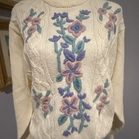 Vtg Floral Sweater Embroidered Cable Knit Pastel Cottagecore Medium Crewel - Picture 2 of 15